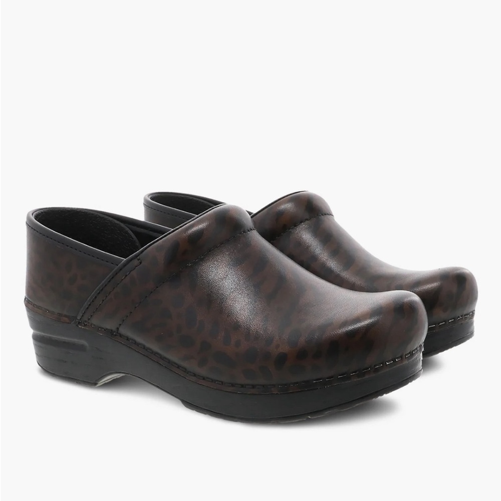Women’s Dansko Pro